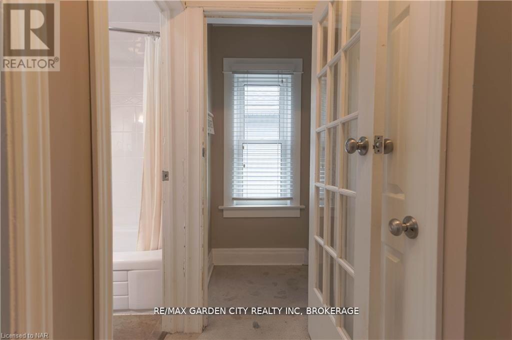 4 Haig Street, St. Catharines (Downtown), Ontario  L2R 6K5 - Photo 12 - X12195482