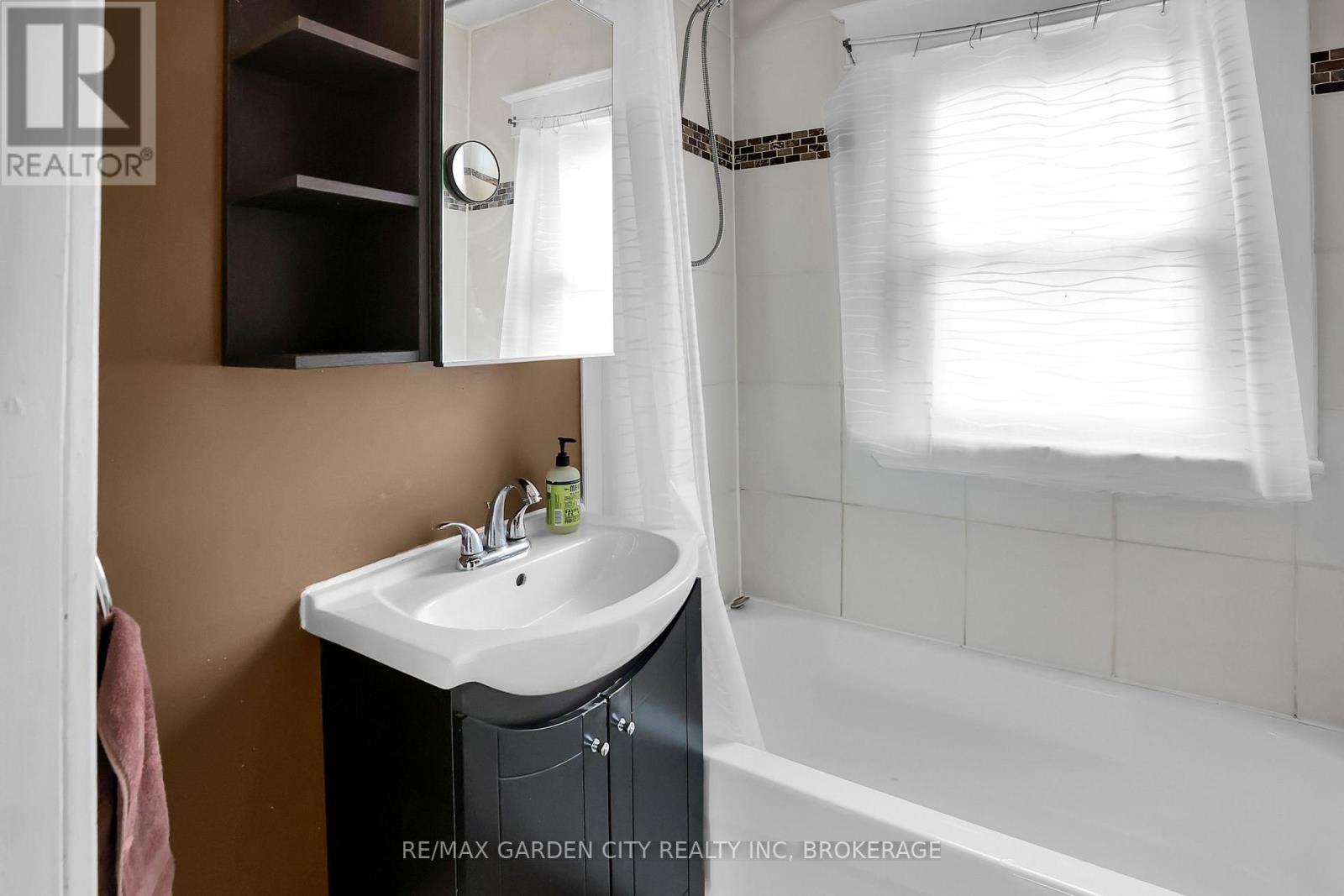 5165 Morrison Street, Niagara Falls (Cherrywood), Ontario  L2E 2E3 - Photo 13 - X12195512