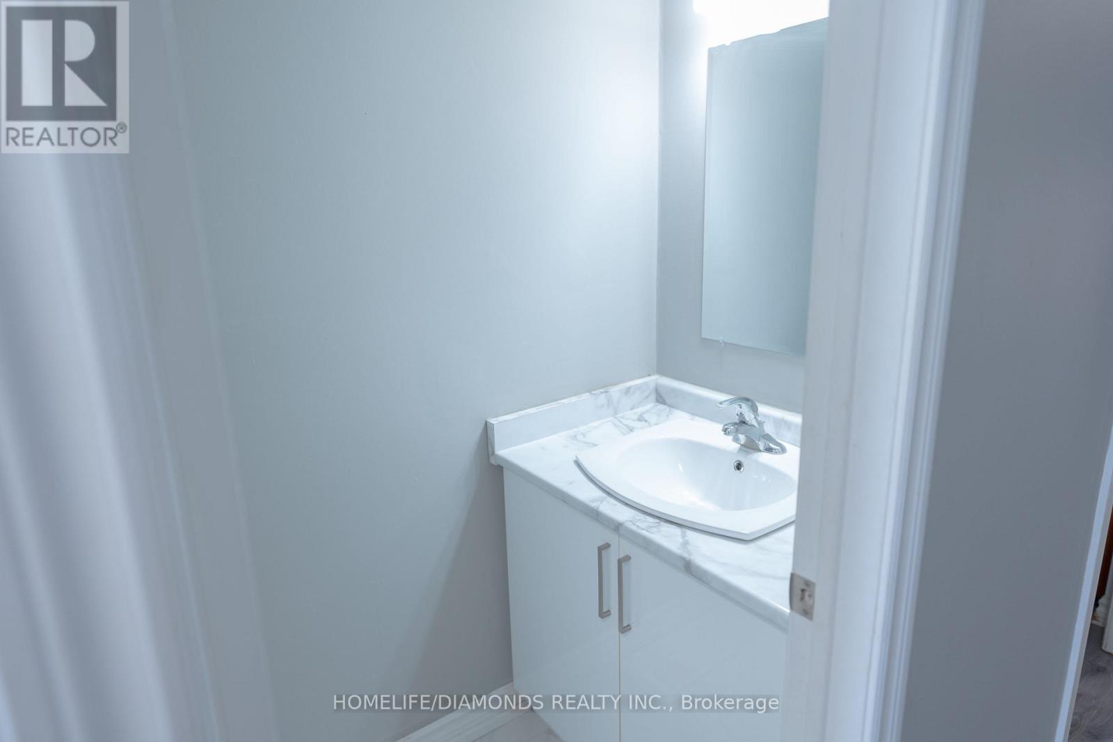 44 Nelson Trail, Welland, Ontario  L3C 3V4 - Photo 5 - X12194815