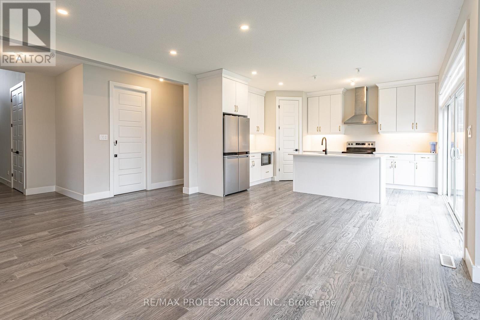 3328 Oriole Drive, London South, Ontario  N6M 0K1 - Photo 8 - X12195024