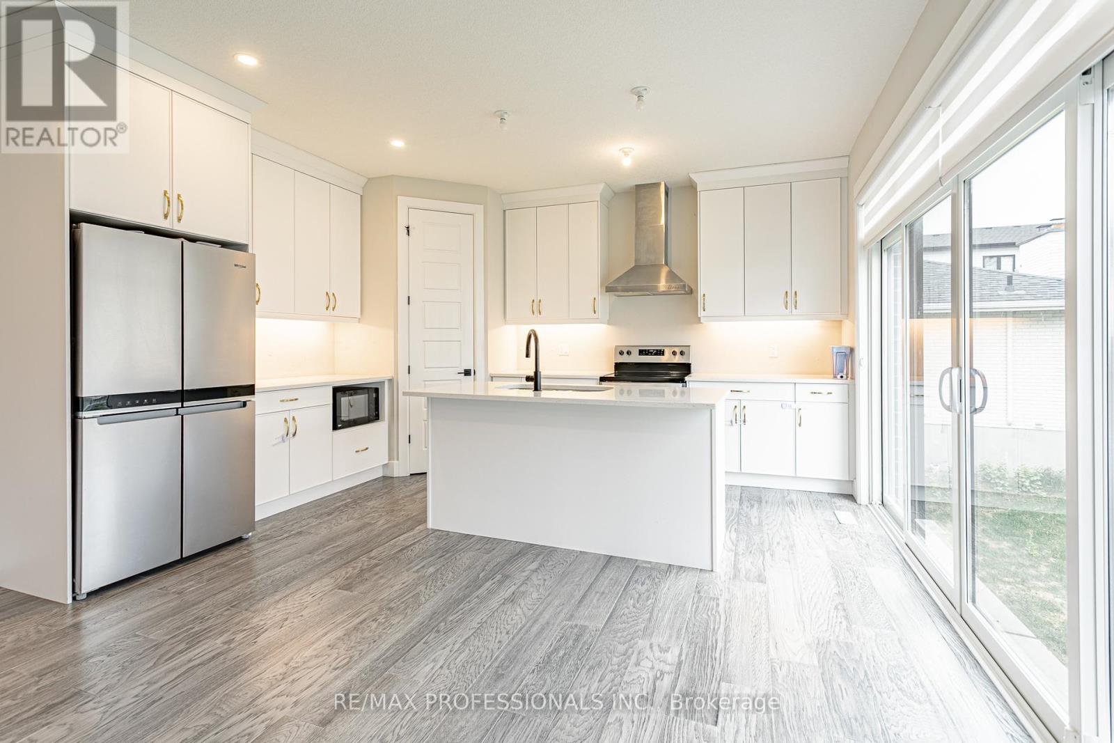 3328 Oriole Drive, London South, Ontario  N6M 0K1 - Photo 9 - X12195024