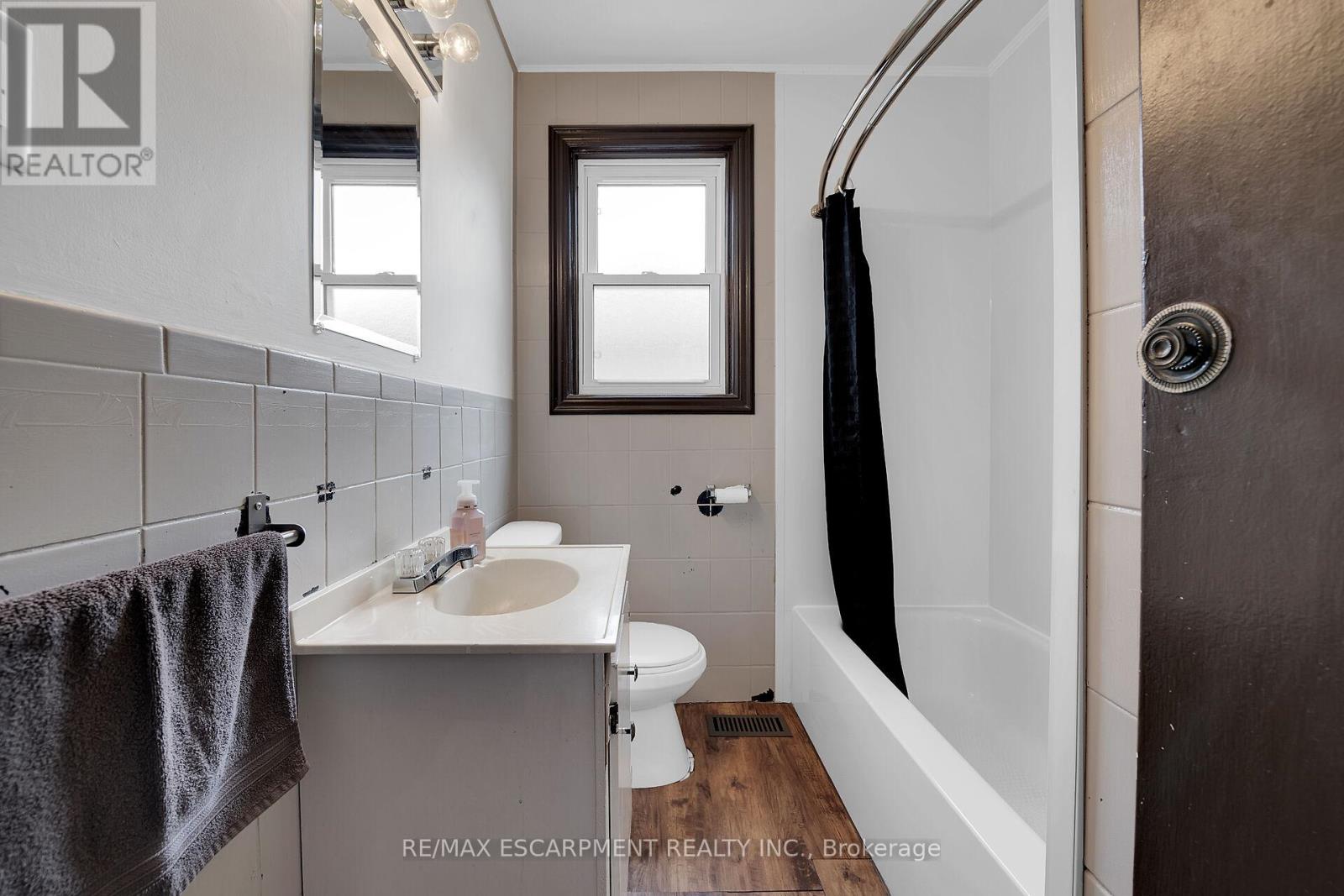 206 East 15th Street, Hamilton (Inch Park), Ontario  L9A 4G2 - Photo 25 - X12195056