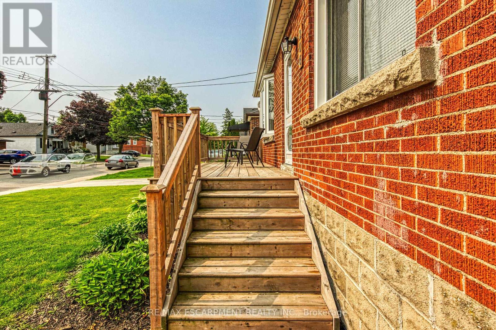 206 East 15th Street, Hamilton, Ontario  L9A 4G2 - Photo 8 - X12195056