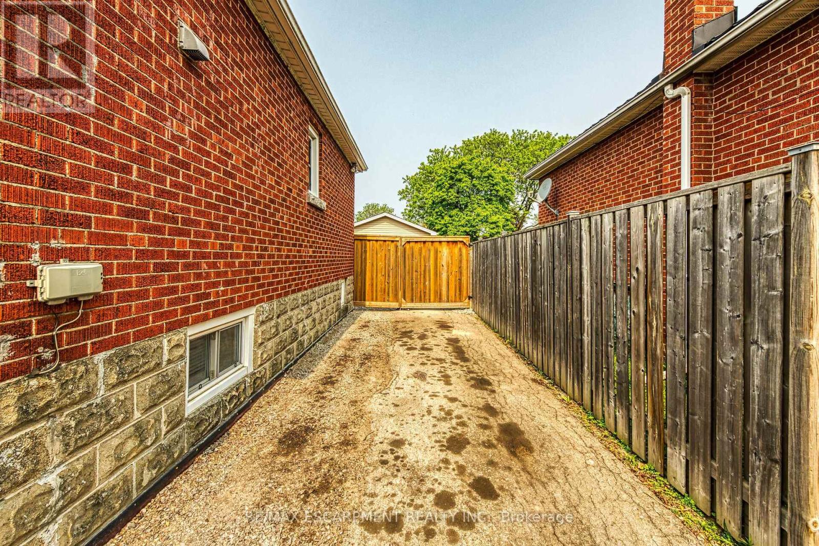 206 East 15th Street, Hamilton, Ontario  L9A 4G2 - Photo 37 - X12195056