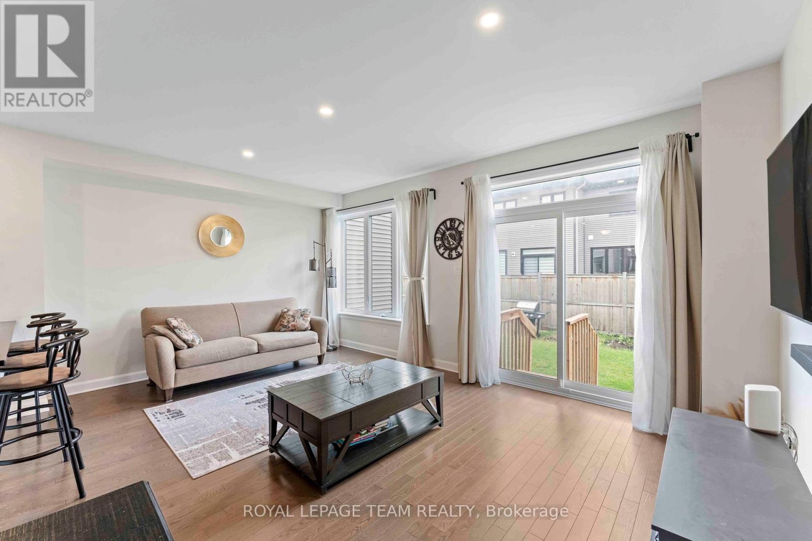 325 Cosanti Drive, Ottawa, Ontario  K2S 2W6 - Photo 11 - X12195366
