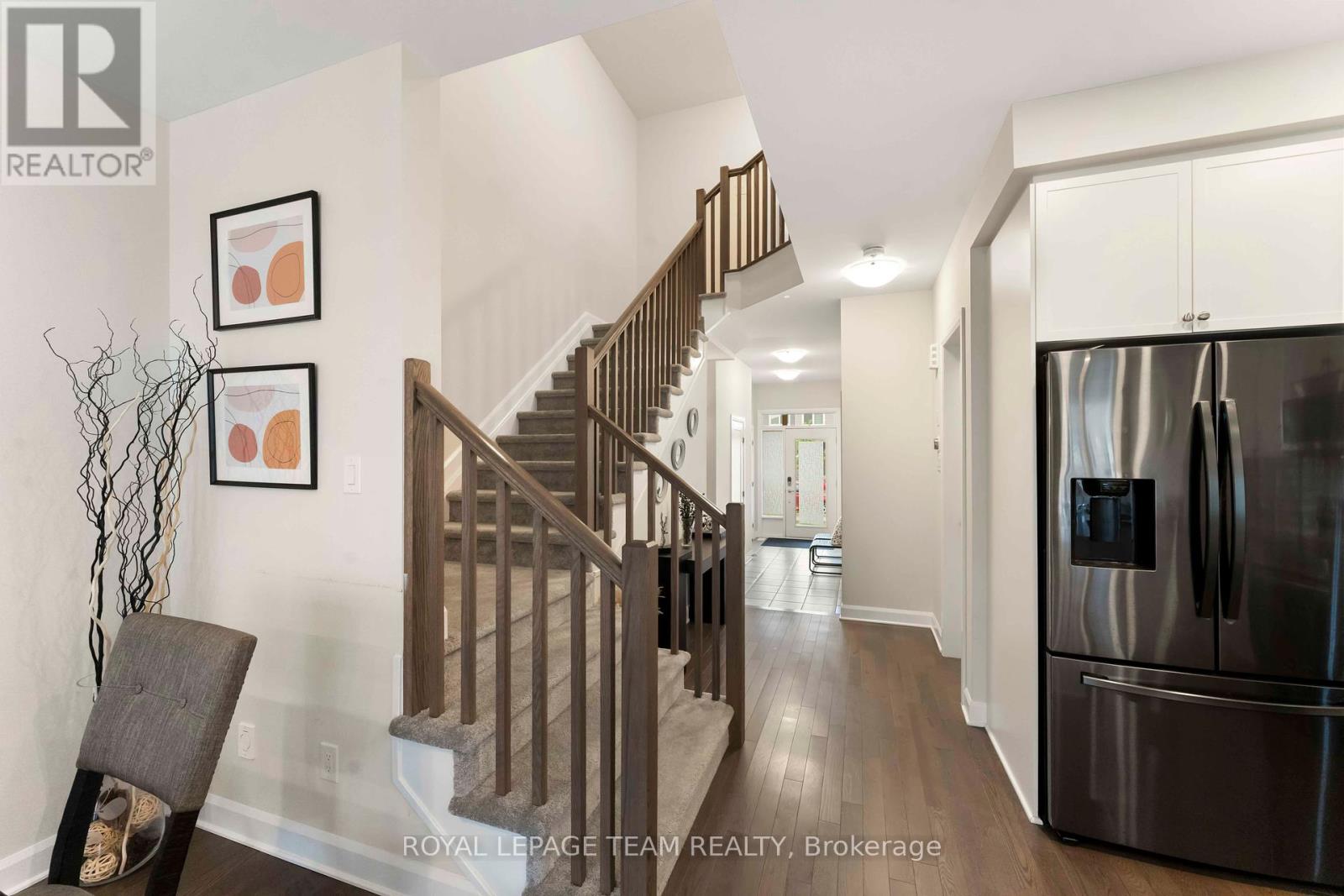 325 Cosanti Drive, Ottawa, Ontario  K2S 2W6 - Photo 4 - X12195366