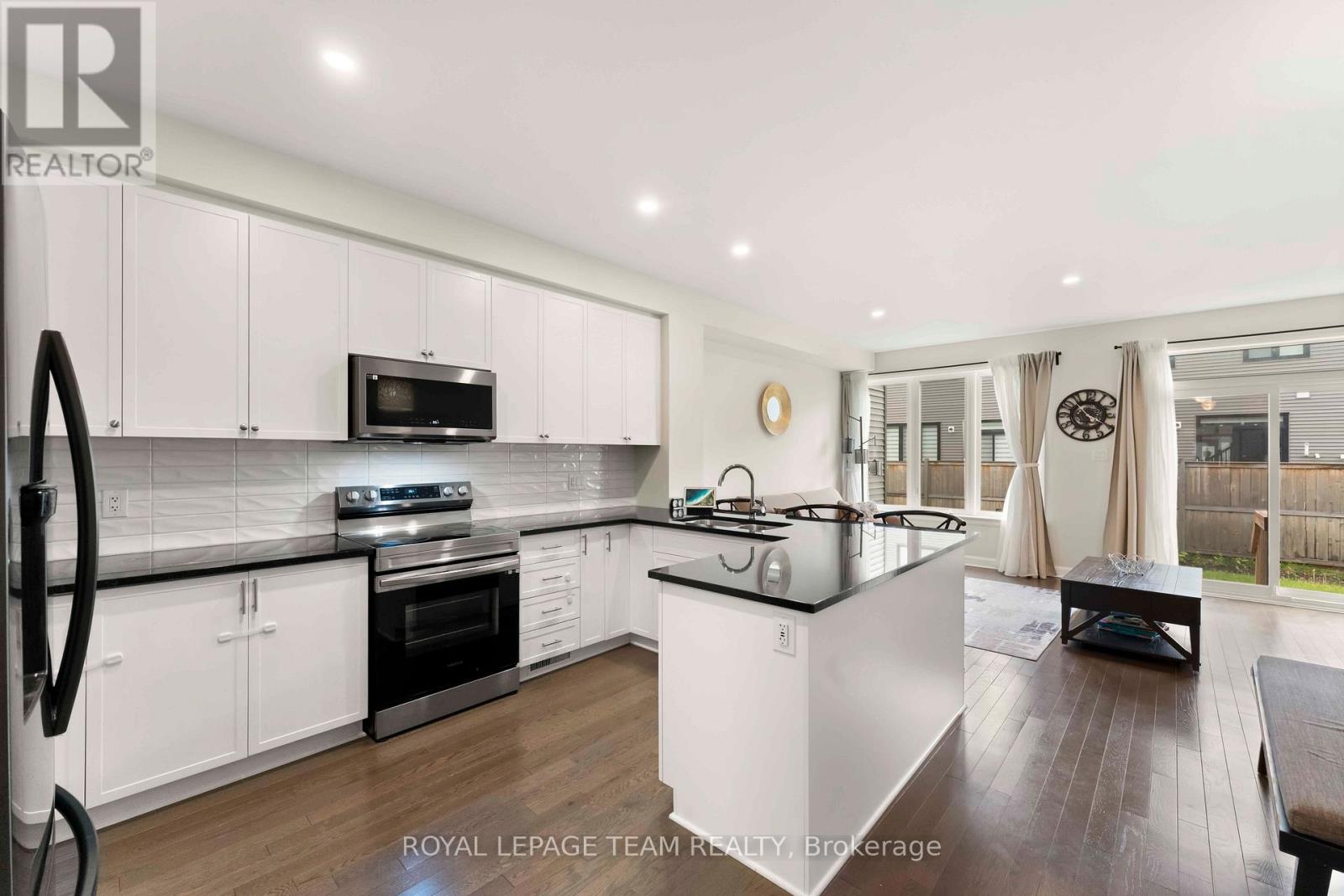 325 Cosanti Drive, Ottawa, Ontario  K2S 2W6 - Photo 5 - X12195366