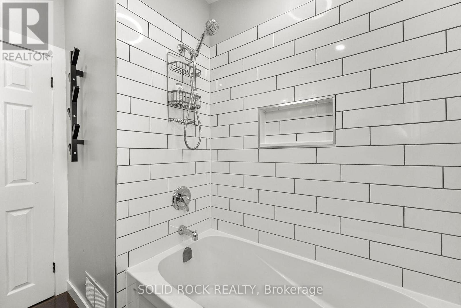 1377 Toulon Street, Ottawa, Ontario  K1E 1J2 - Photo 12 - X12195394