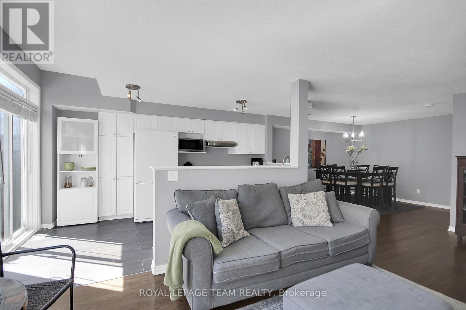 214 Cityview Crescent, Ottawa, Ontario  K4A 0T9 - Photo 8 - X12195542
