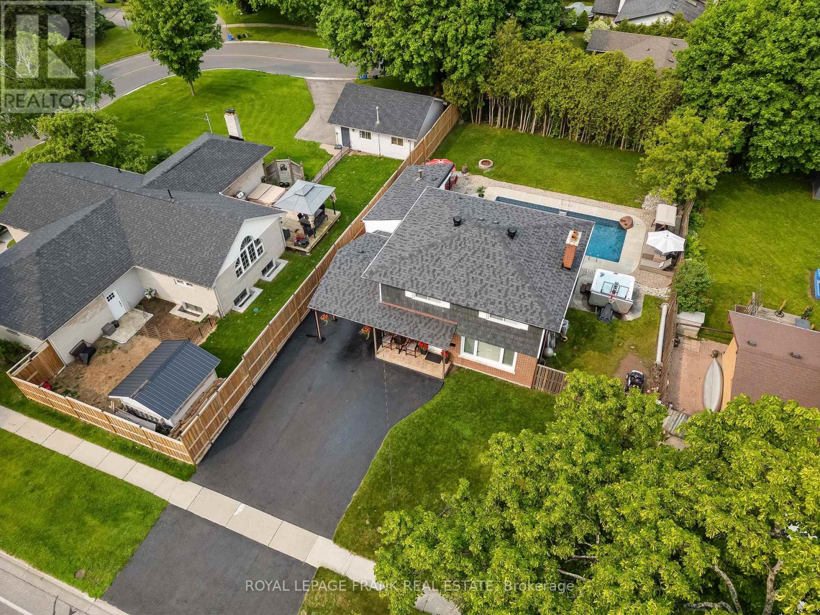 904 SOMERVILLE STREET, Oshawa, Ontario