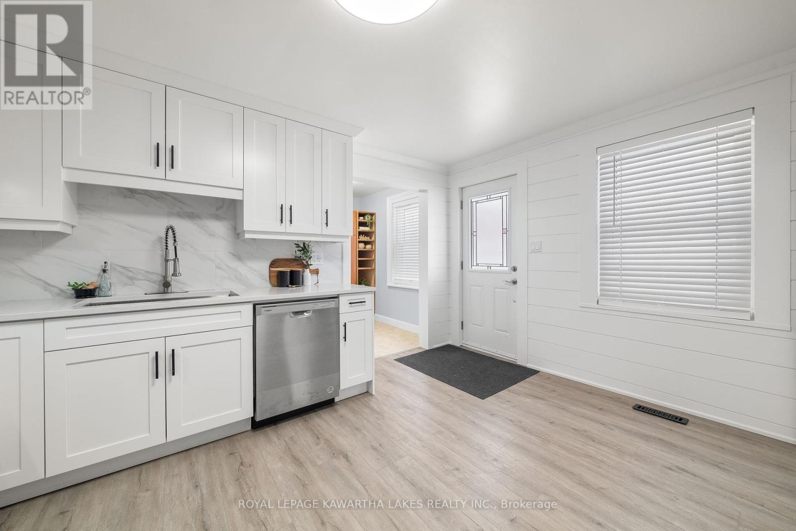 18 Bond Street W, Kawartha Lakes, Ontario  K9V 3P6 - Photo 4 - X12194712