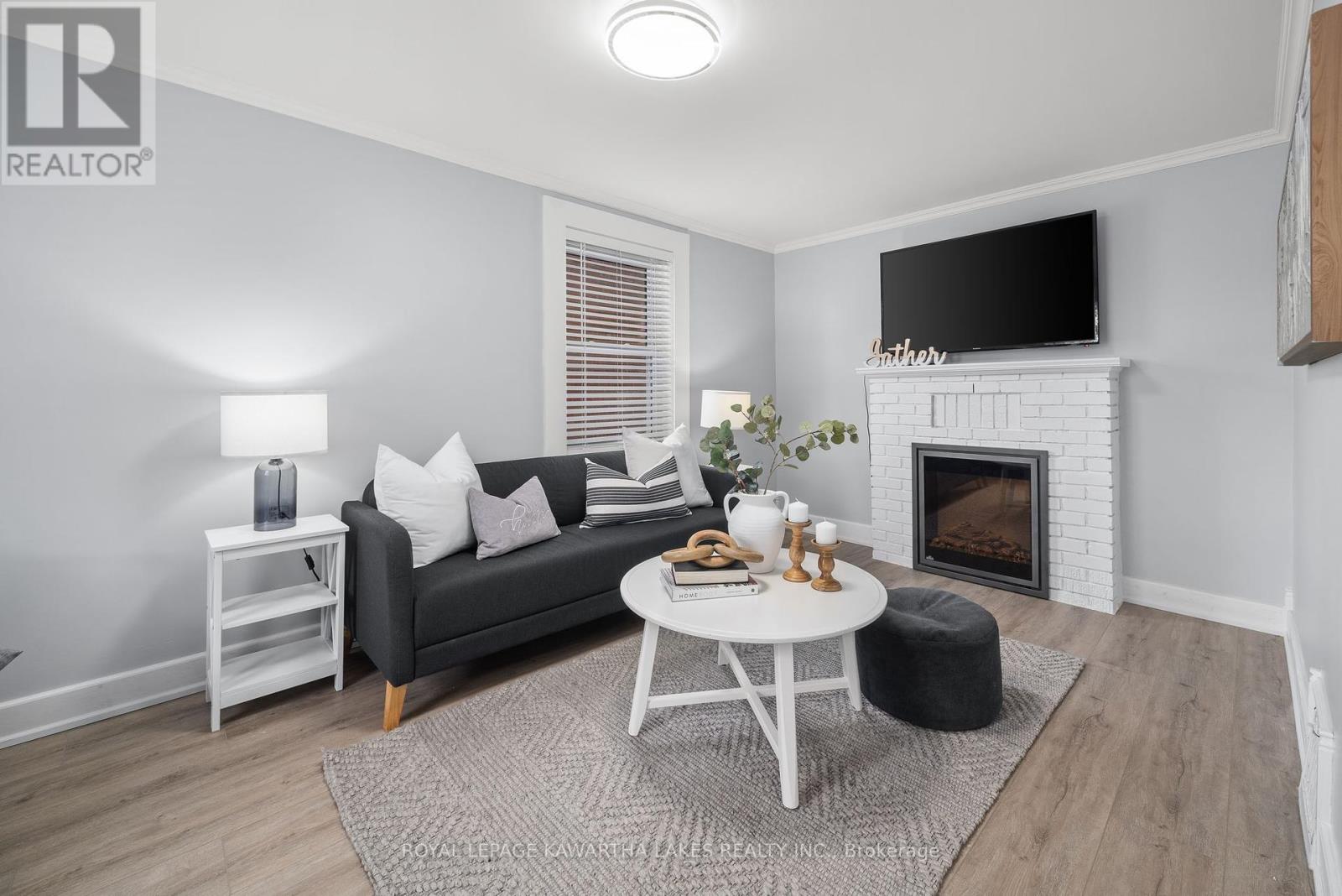 18 Bond Street W, Kawartha Lakes, Ontario  K9V 3P6 - Photo 2 - X12194712