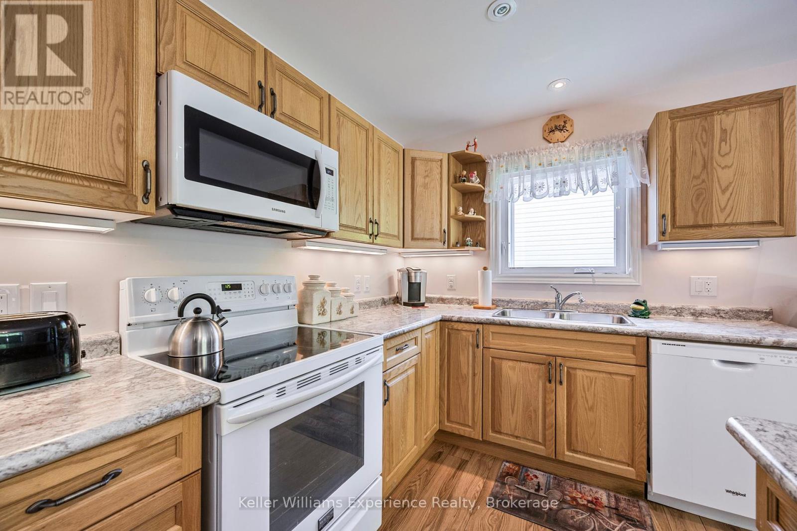 156 Pineridge Gate, Gravenhurst, Ontario  P1P 0A3 - Photo 10 - X12195409