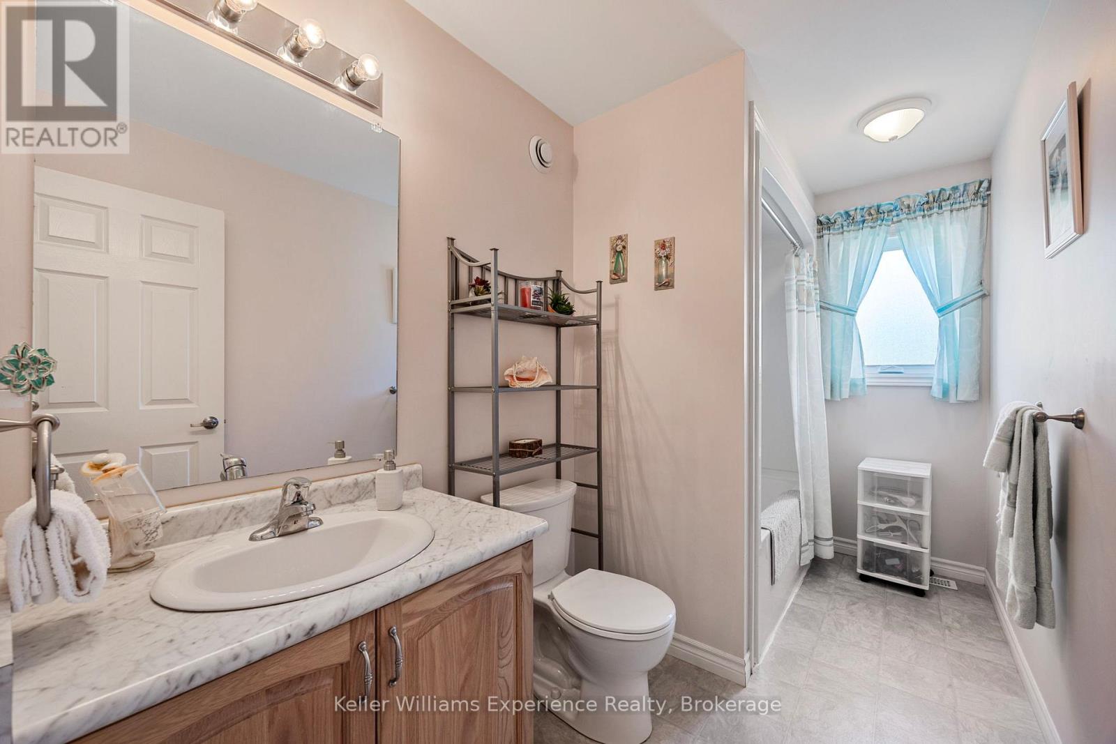 156 Pineridge Gate, Gravenhurst, Ontario  P1P 0A3 - Photo 20 - X12195409