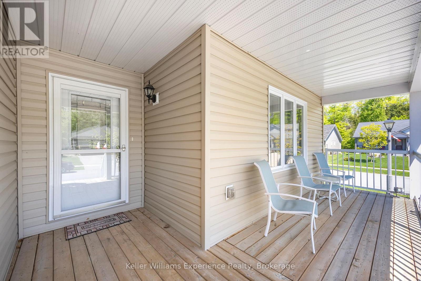 156 Pineridge Gate, Gravenhurst, Ontario  P1P 0A3 - Photo 4 - X12195409