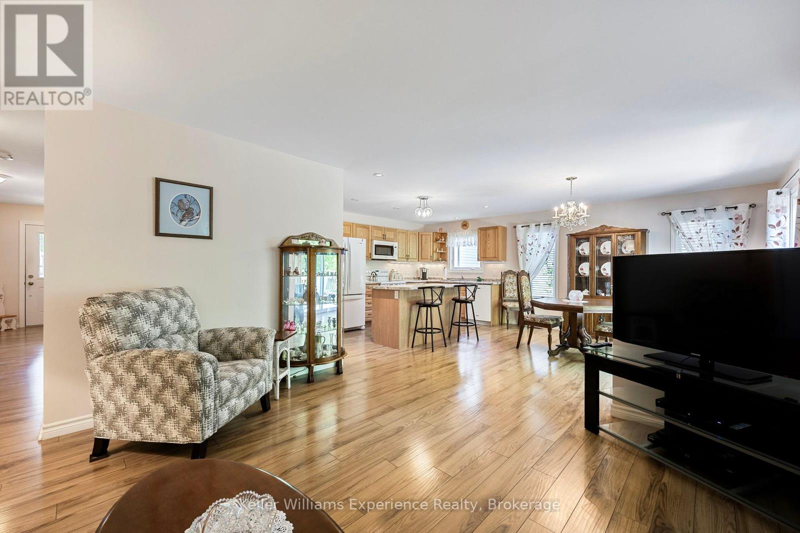 156 Pineridge Gate, Gravenhurst, Ontario  P1P 0A3 - Photo 6 - X12195409