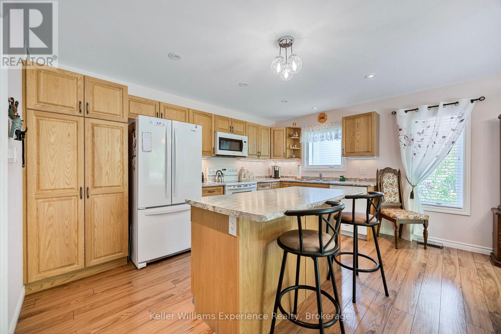 156 Pineridge Gate, Gravenhurst, Ontario  P1P 0A3 - Photo 7 - X12195409
