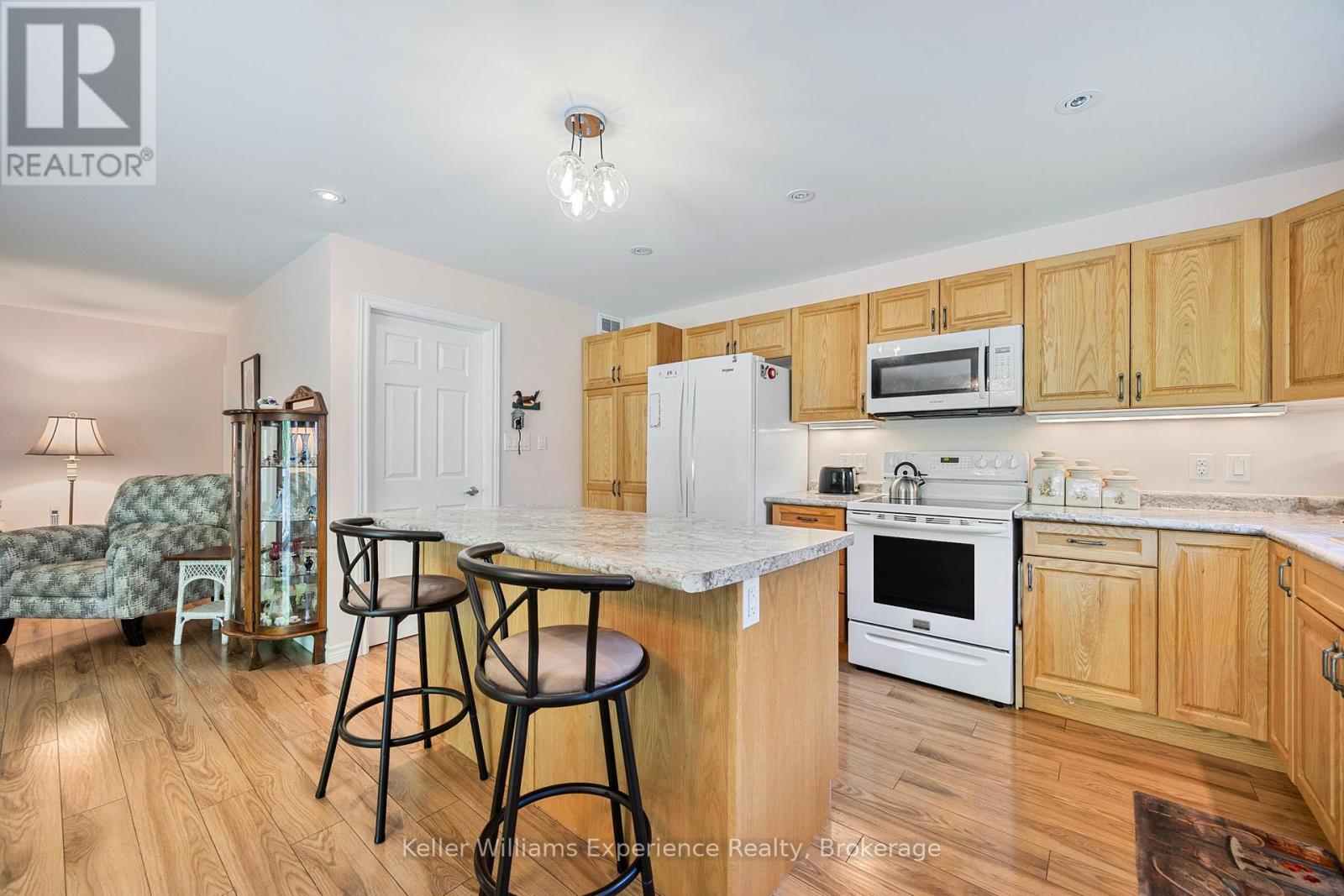 156 Pineridge Gate, Gravenhurst, Ontario  P1P 0A3 - Photo 8 - X12195409