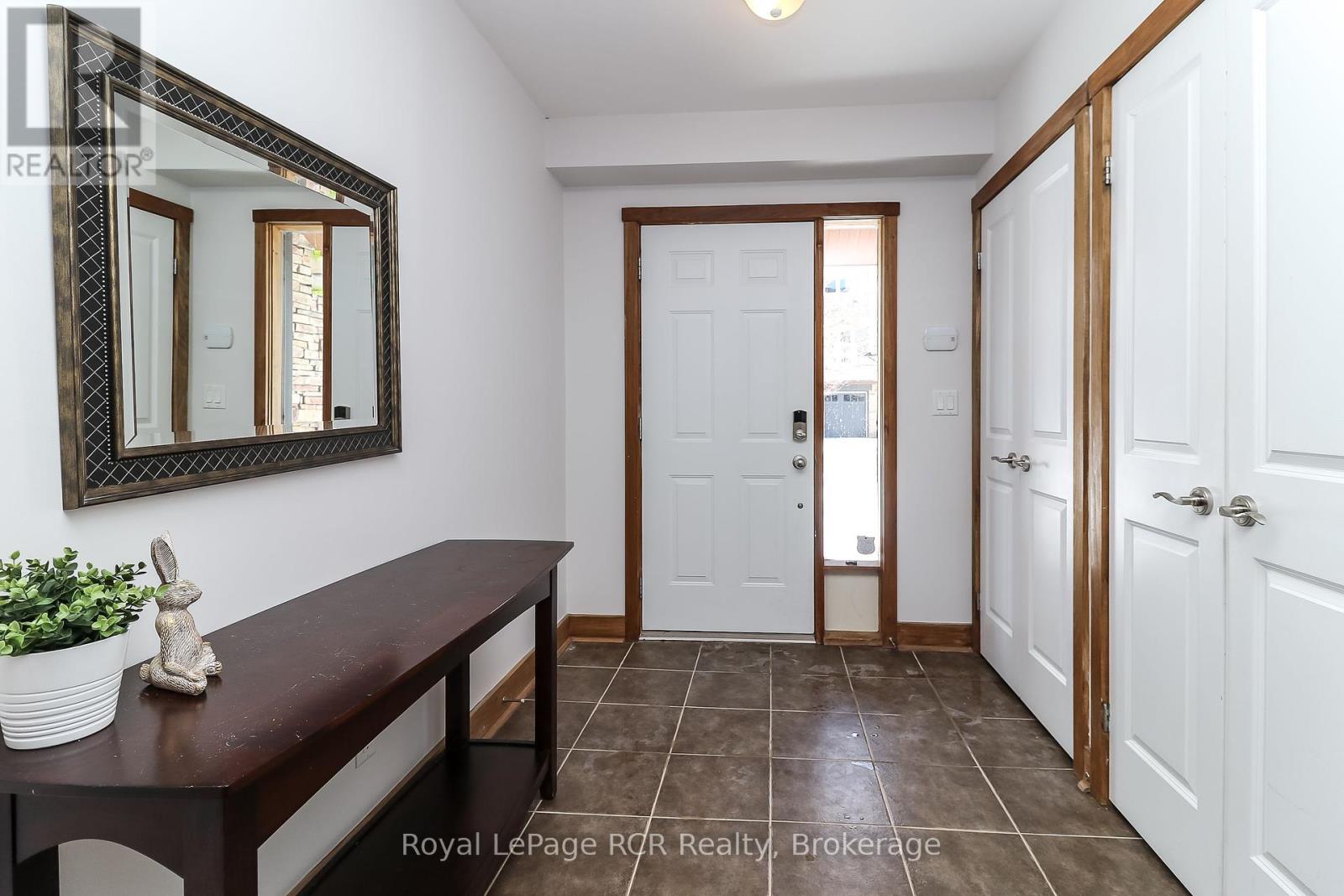 10 - 104 Farm Gate Road, Blue Mountains, Ontario  L9Y 0L7 - Photo 5 - X12195410