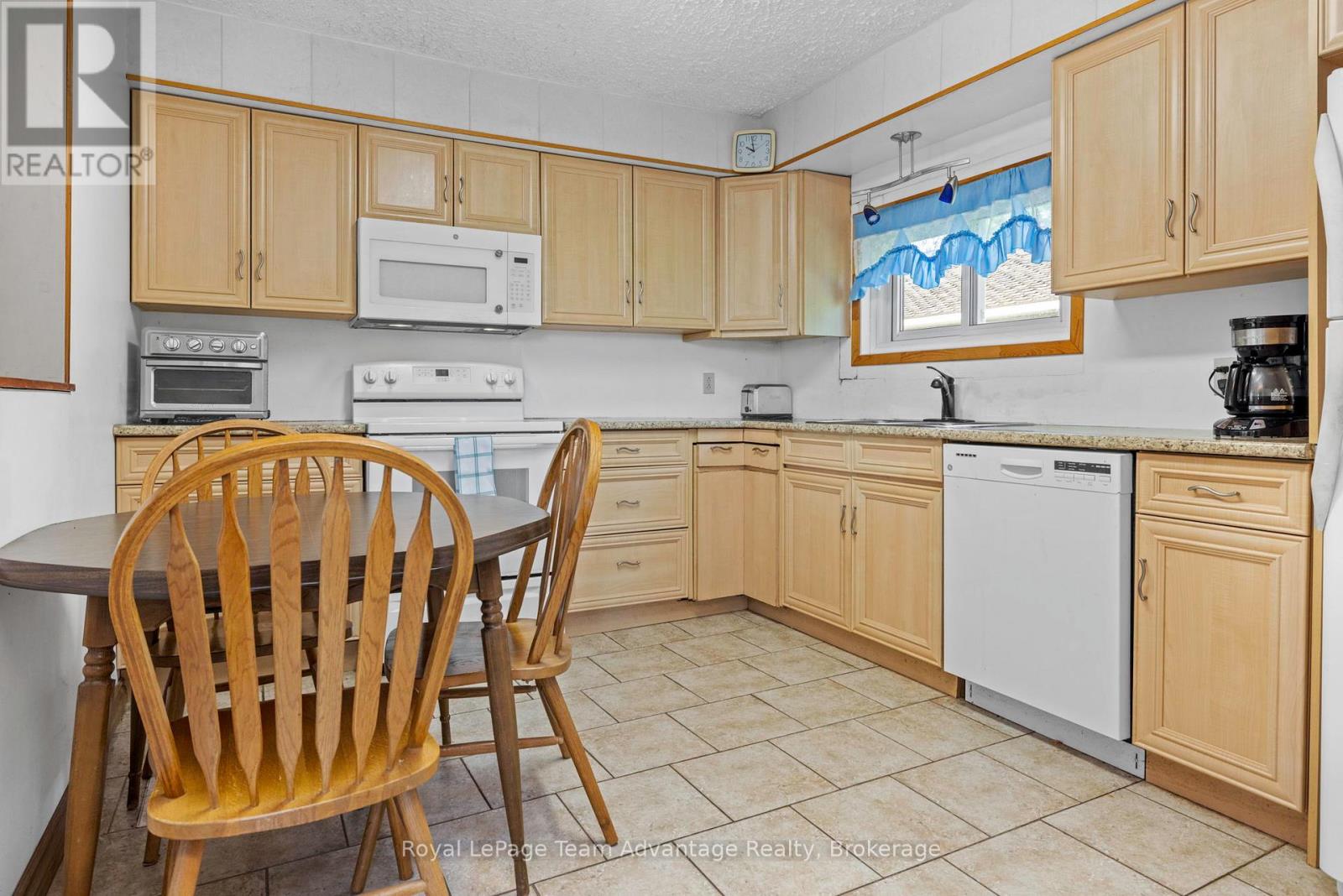 395 High Street, Georgian Bay, Ontario P0C 1H0 - Photo 3 - X12195413