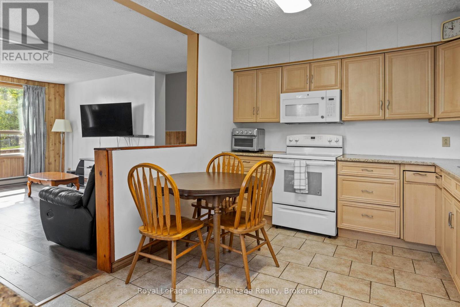 395 High Street, Georgian Bay (Freeman), Ontario  P0C 1H0 - Photo 4 - X12195413