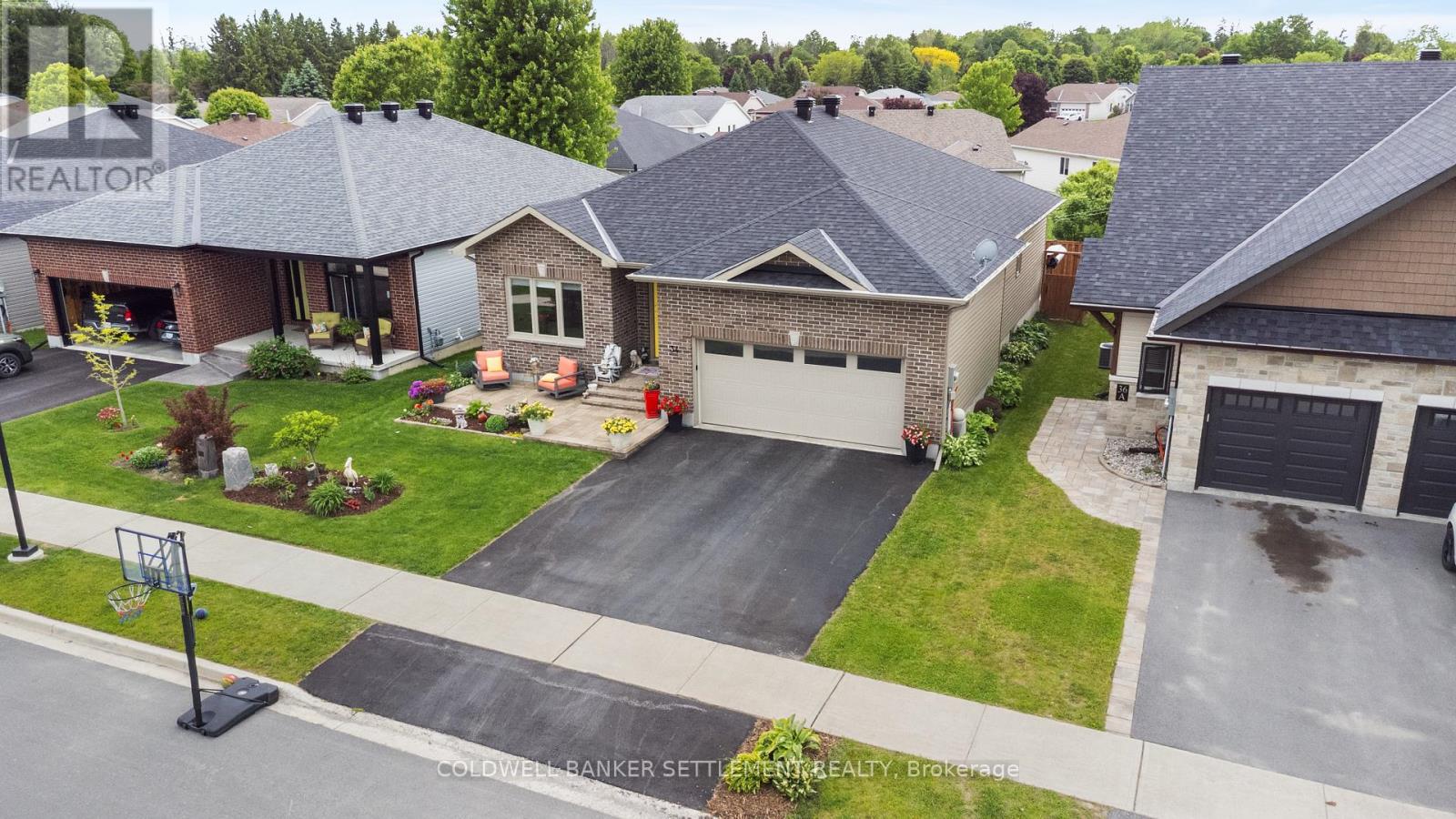 34 Senators Gate Drive, Perth, Ontario  K7H 0B5 - Photo 3 - X12195510