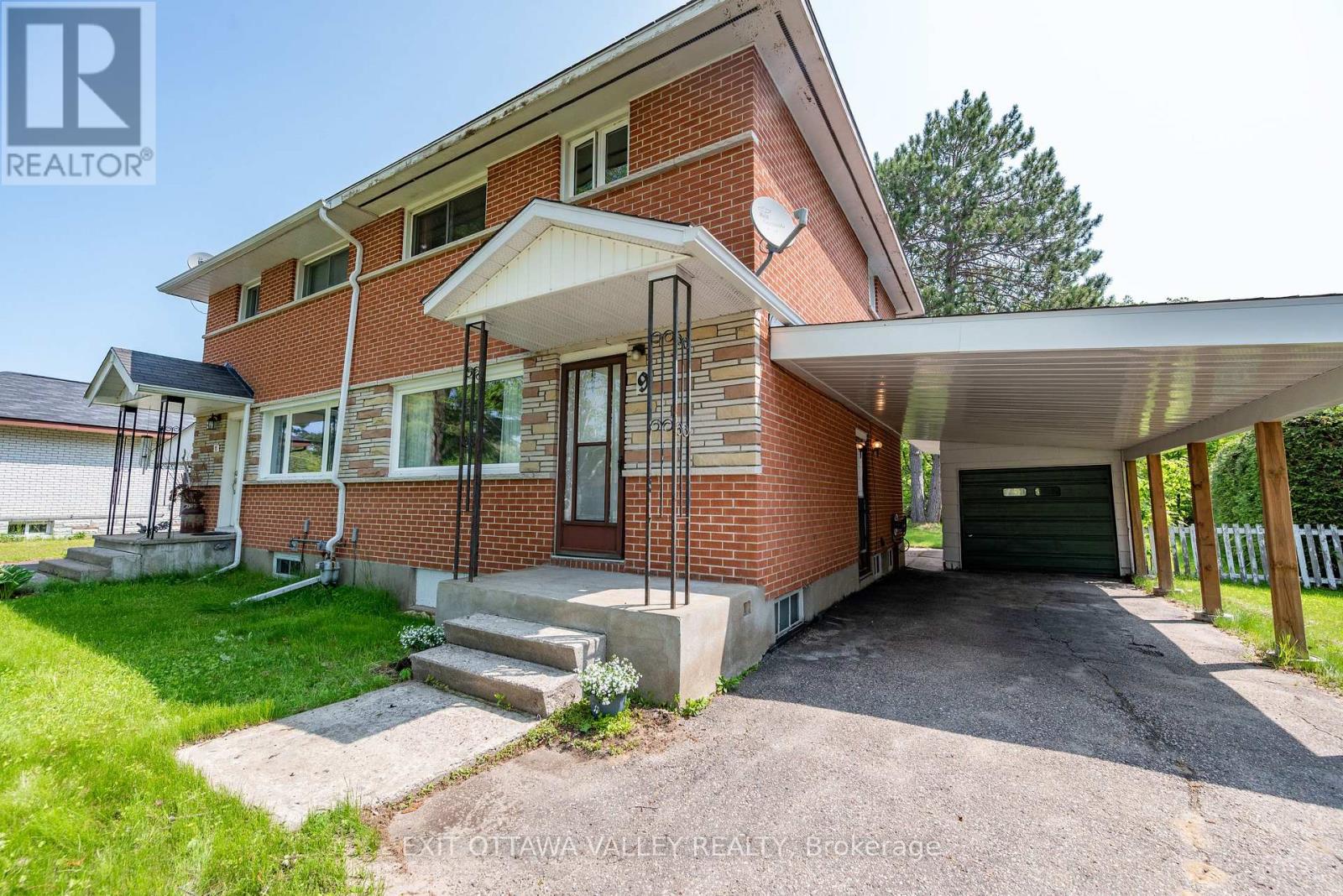 9 Claremount Road, Deep River, Ontario  K0J 1P0 - Photo 2 - X12195038