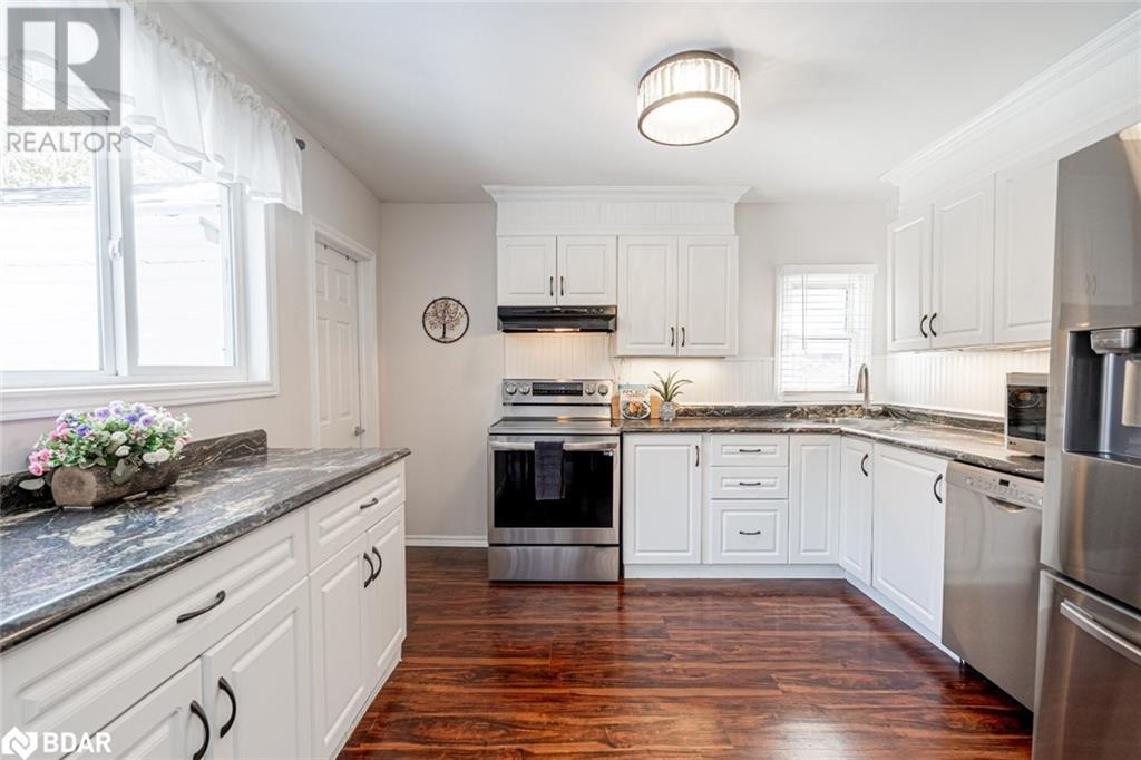 210 Southview Road, Barrie, Ontario  L4N 3X7 - Photo 4 - 40737455