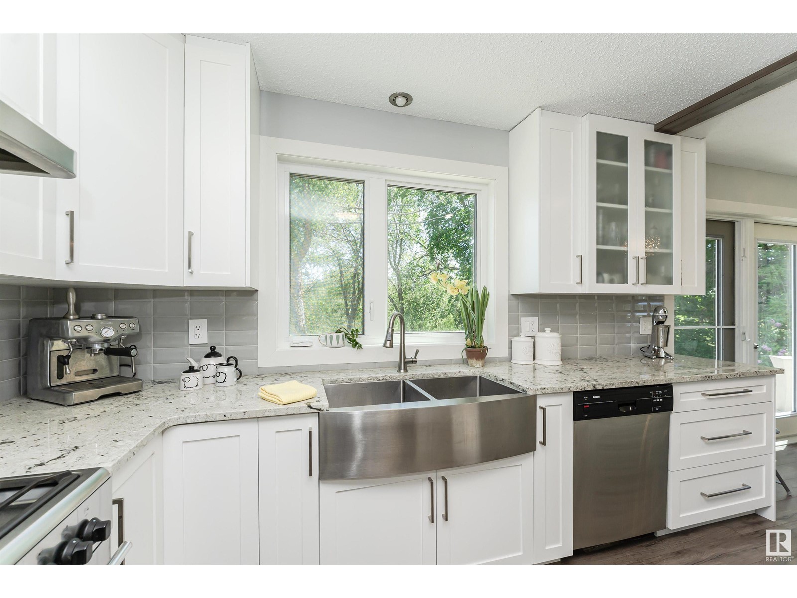 Property at 1917 GLENMORE AV image 4