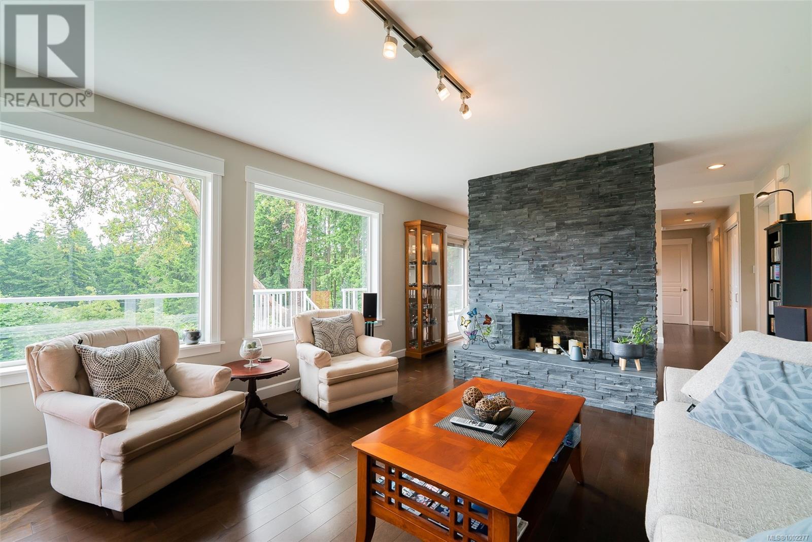 Property at 388 Trinity Dr image 2