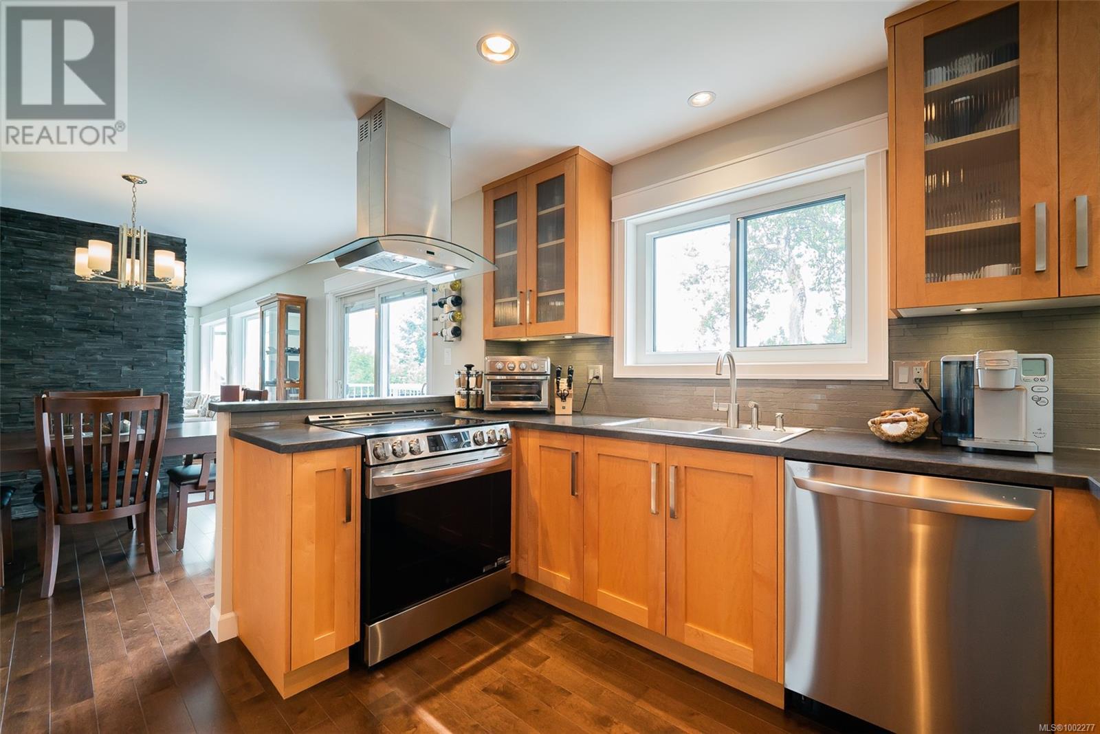 Property at 388 Trinity Dr image 3