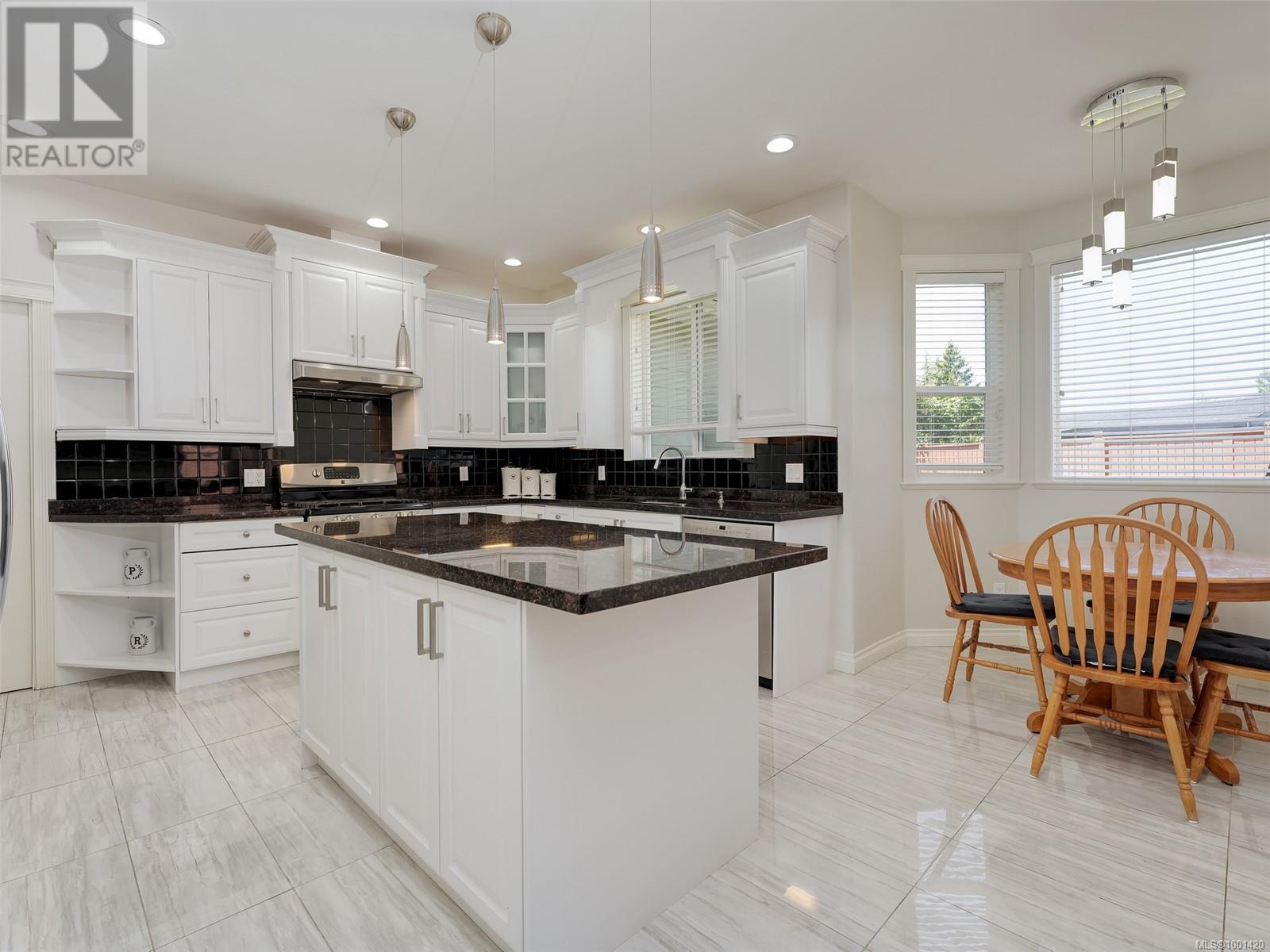 4276 Kincaid St, Saanich, British Columbia  V8X 4R3 - Photo 9 - 1001420