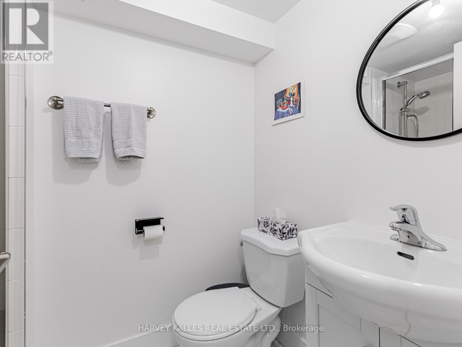 736 Glencairn Avenue, Toronto (Englemount-Lawrence), Ontario  M6B 2A1 - Photo 16 - C12195282