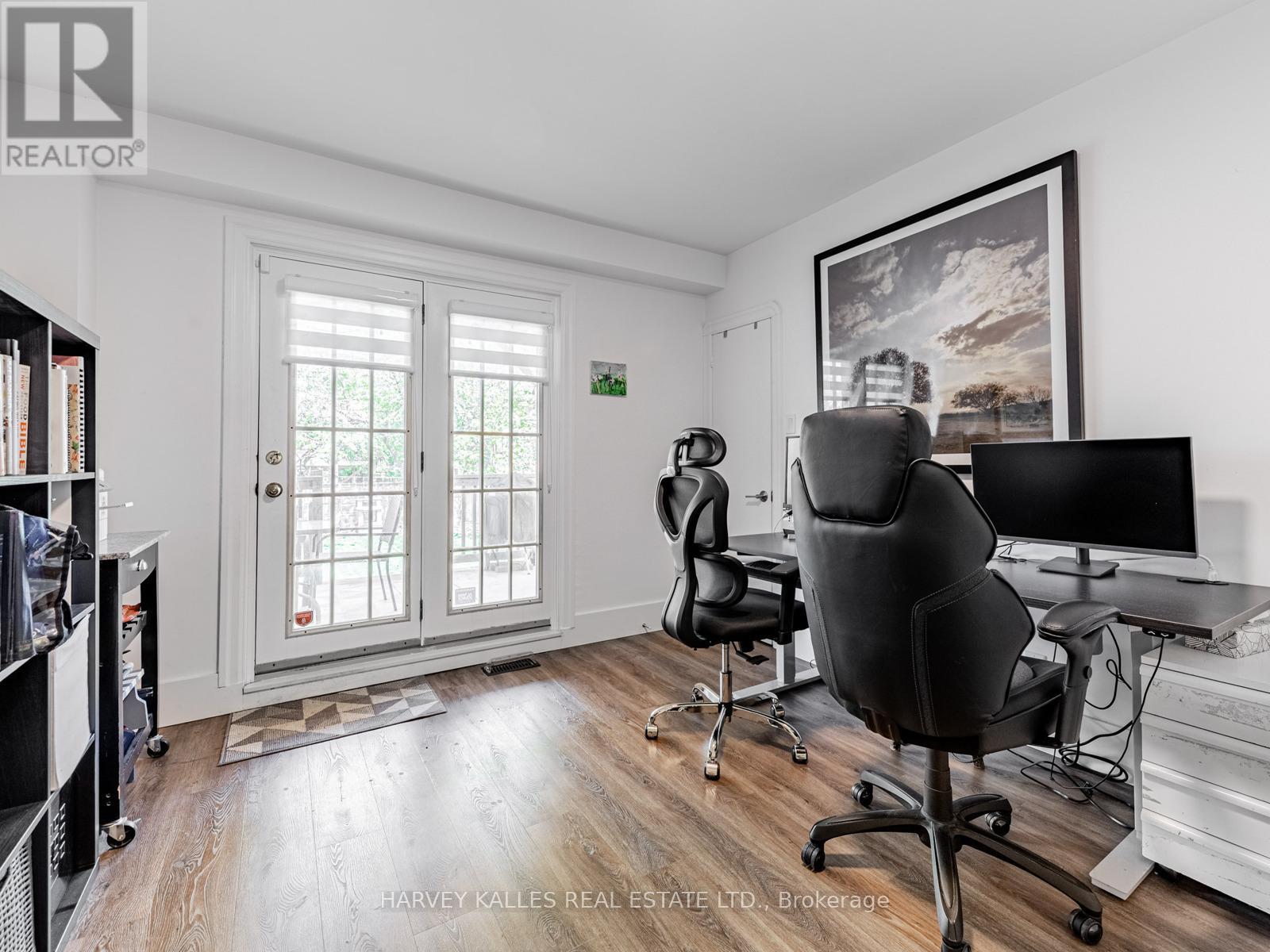 736 Glencairn Avenue, Toronto, Ontario  M6B 2A1 - Photo 8 - C12195282