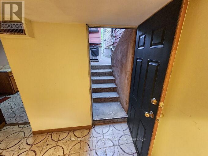 696 Crawford Street, Toronto (Palmerston-Little Italy), Ontario  M6G 3K2 - Photo 26 - C12195299