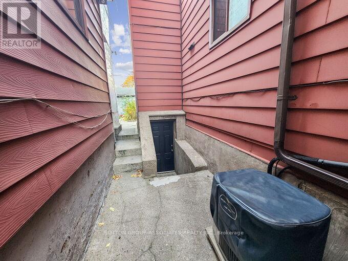 696 Crawford Street, Toronto (Palmerston-Little Italy), Ontario  M6G 3K2 - Photo 36 - C12195299