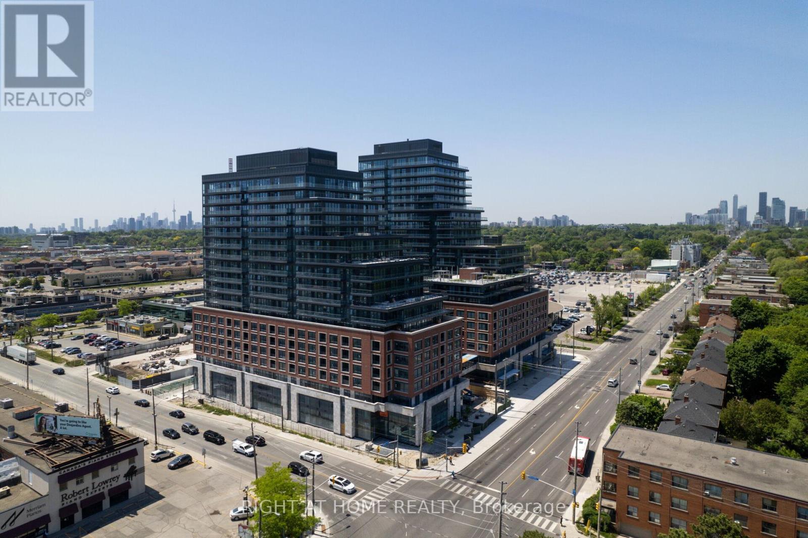 426 - 33 Frederick Todd Way, Toronto (Thorncliffe Park), Ontario  M4G 0C9 - Photo 2 - C12195324