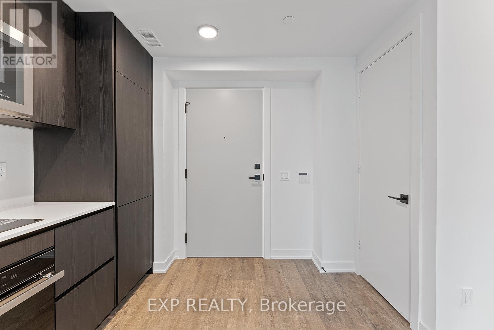 2905 - 327 King Street W, Toronto, Ontario  M5V 0W7 - Photo 2 - C12195387