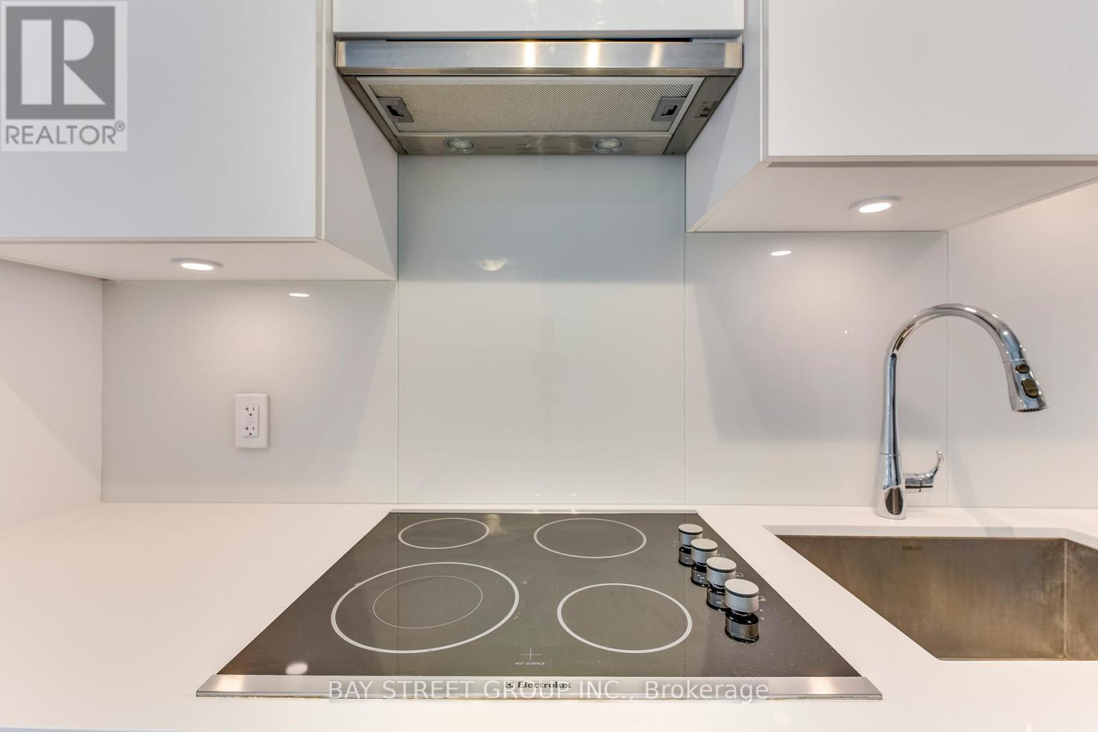 707 - 99 Broadway Avenue, Toronto, Ontario  M4P 0E3 - Photo 13 - C12195416