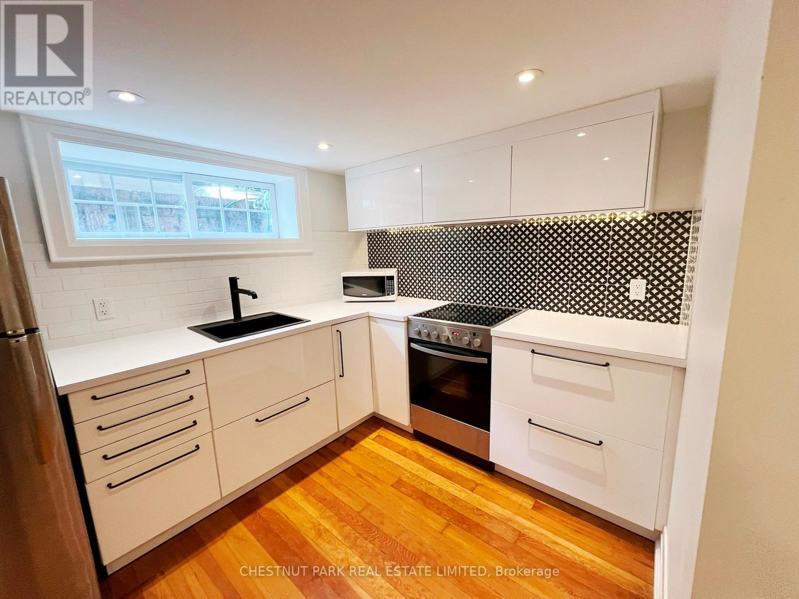 B2 - 18 Servington Crescent, Toronto, Ontario  M4S 2J3 - Photo 5 - C12195435