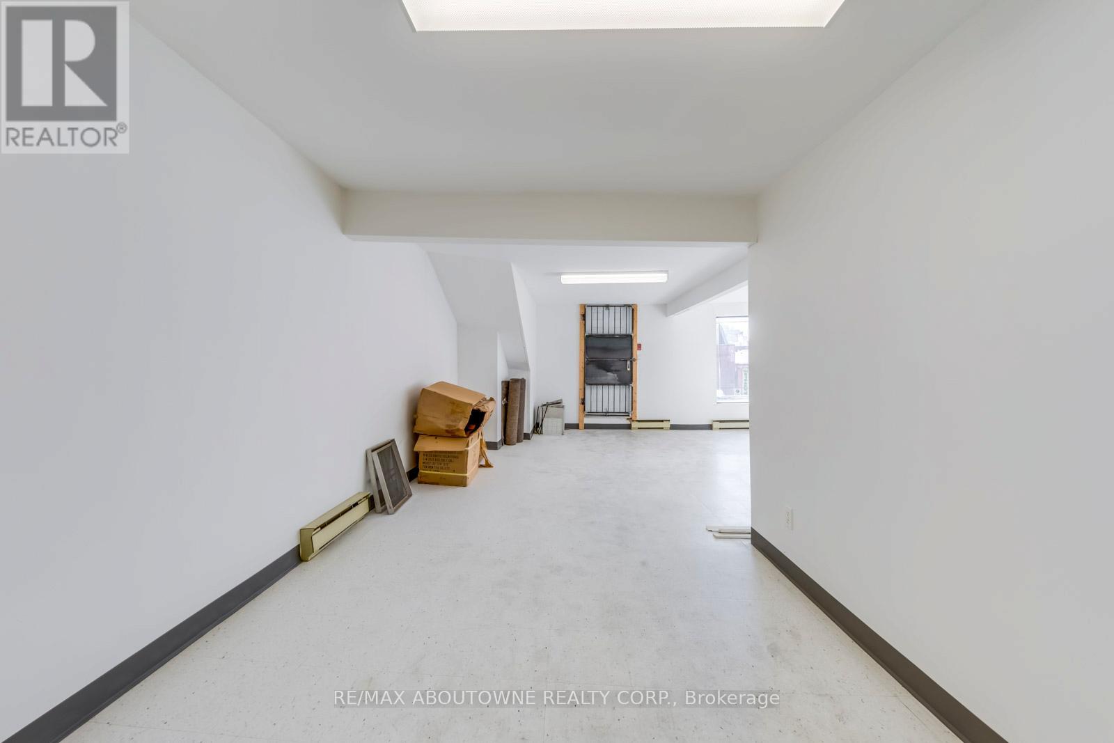 2-3 Fl - 454 Dundas Street W, Toronto, Ontario  M5T 1G9 - Photo 30 - C12195437