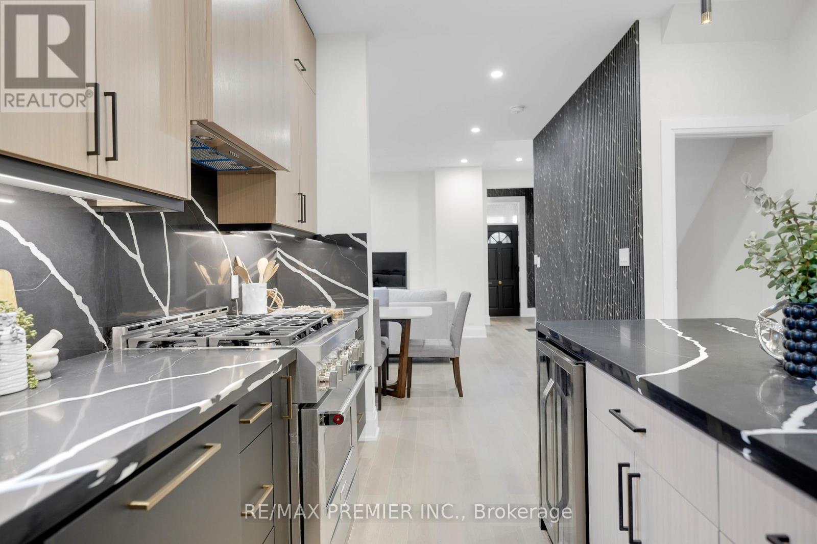 388 Crawford Street, Toronto, Ontario  M6J 2V9 - Photo 15 - C12195514