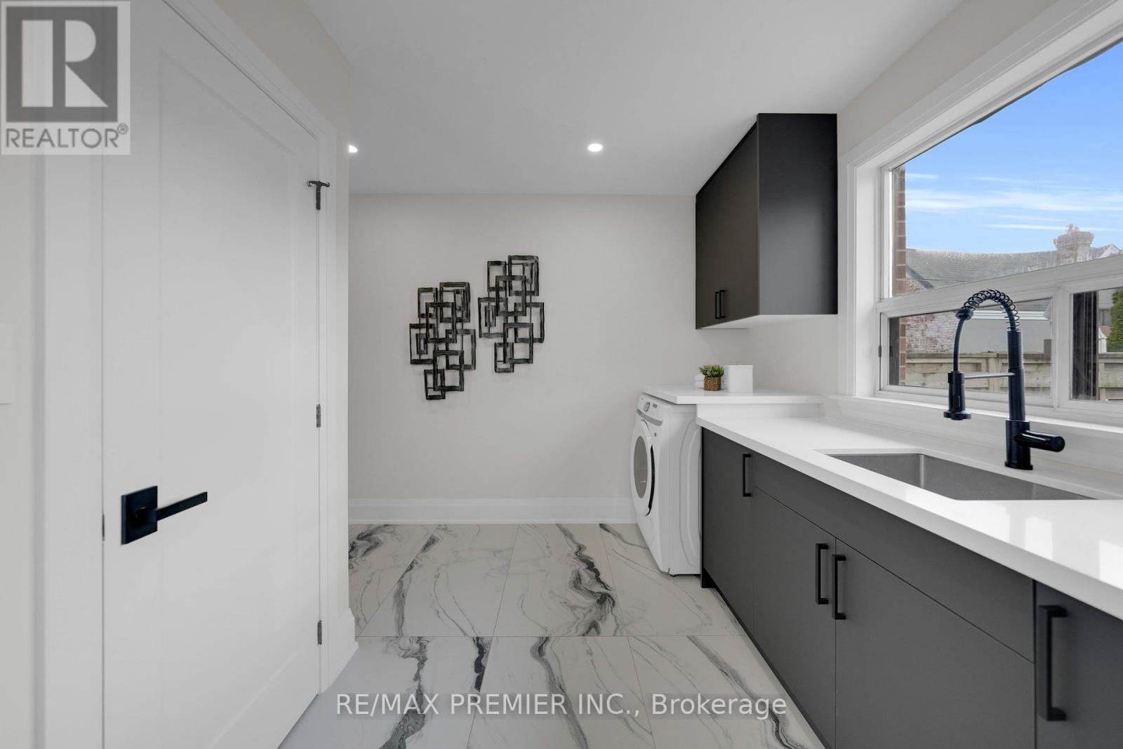 388 Crawford Street, Toronto, Ontario  M6J 2V9 - Photo 17 - C12195514