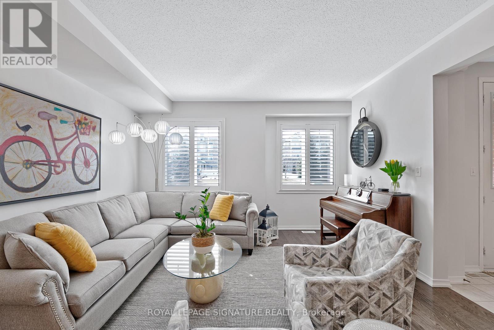 Property at 322 LAKEBREEZE DRIVE image 2