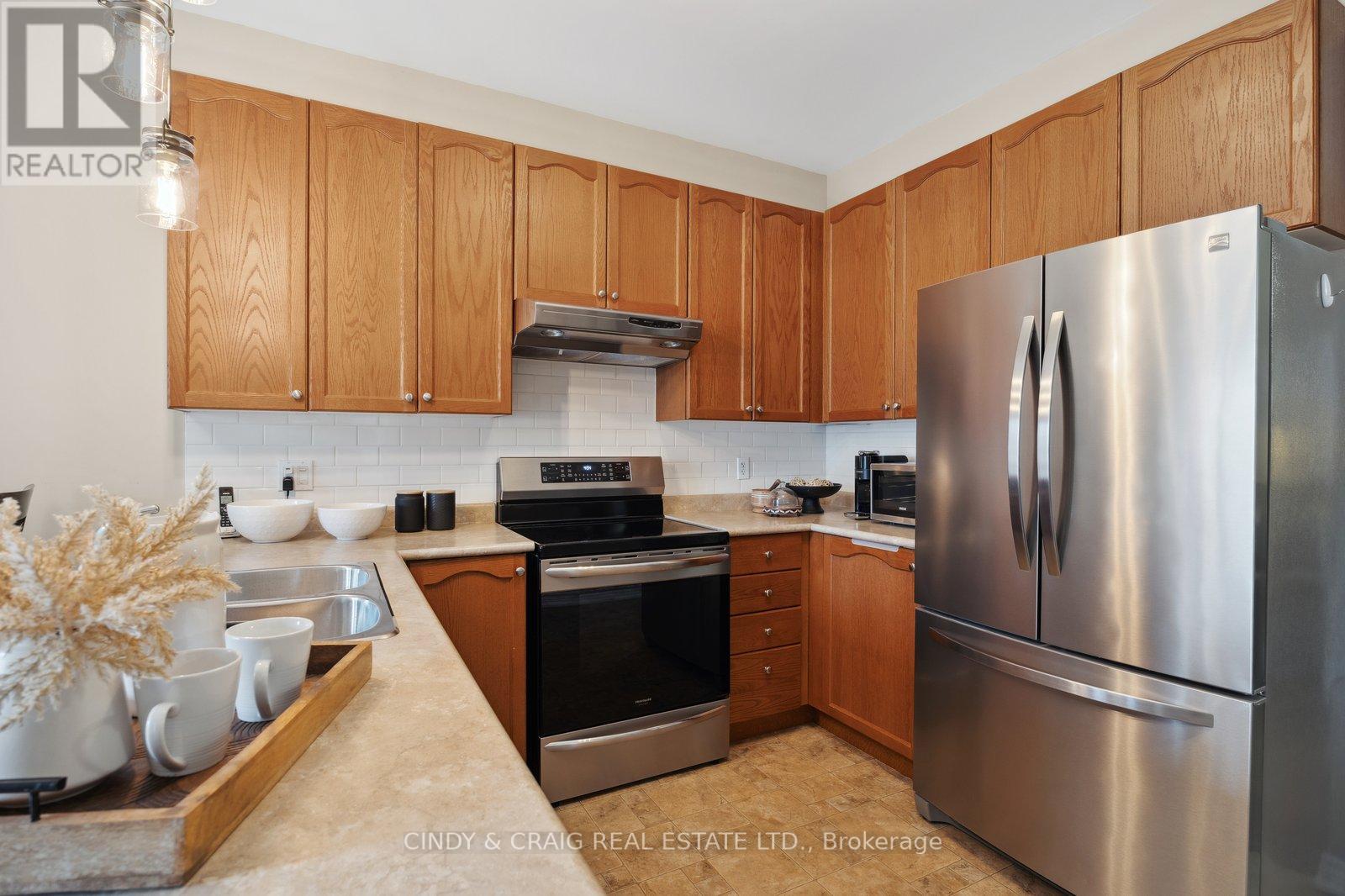 1222 Macinally Court, Oshawa (Pinecrest), Ontario  L1K 0B8 - Photo 6 - E12195315