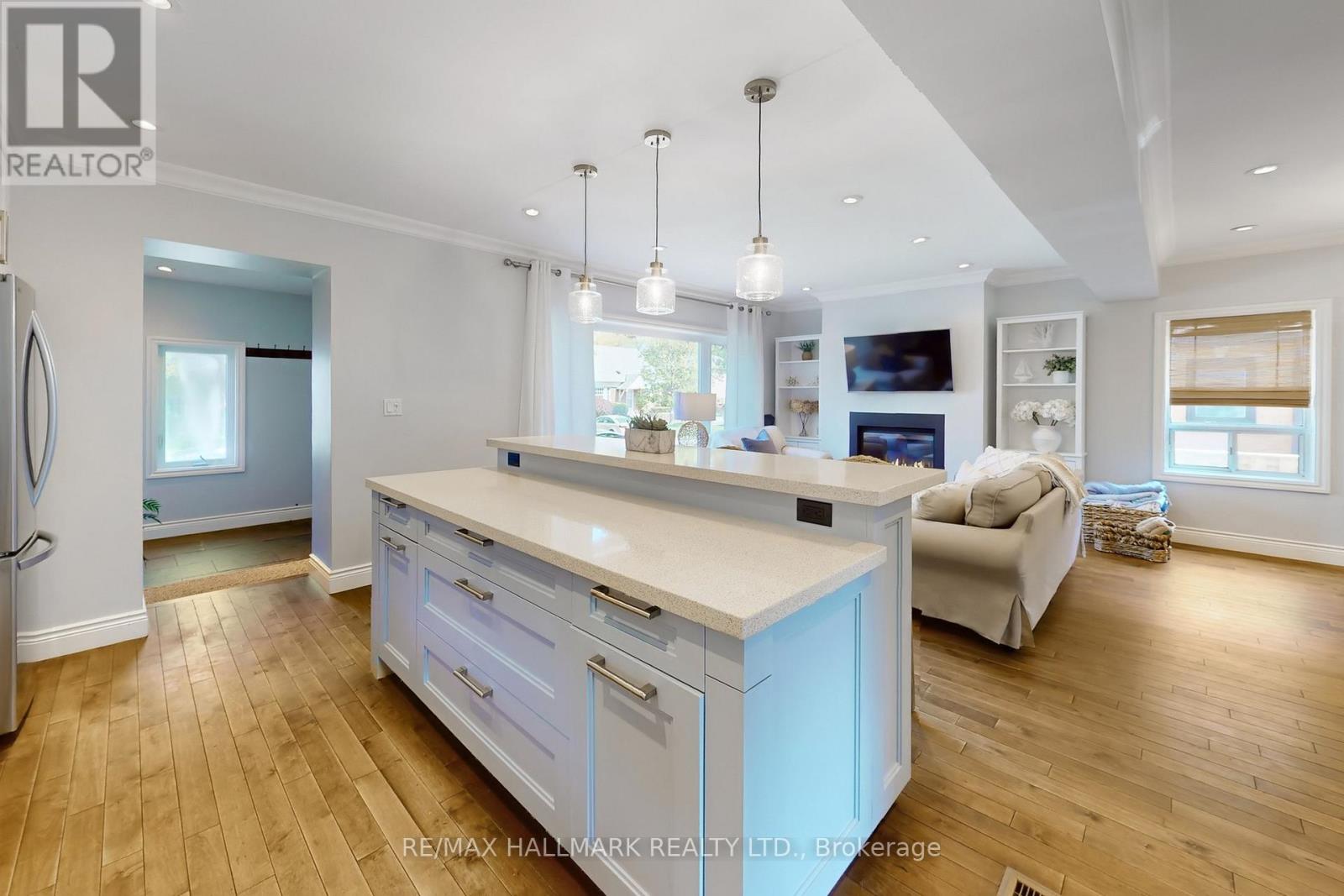 12 Queensgrove Road, Toronto (Birchcliffe-Cliffside), Ontario  M1N 3A8 - Photo 7 - E12195483