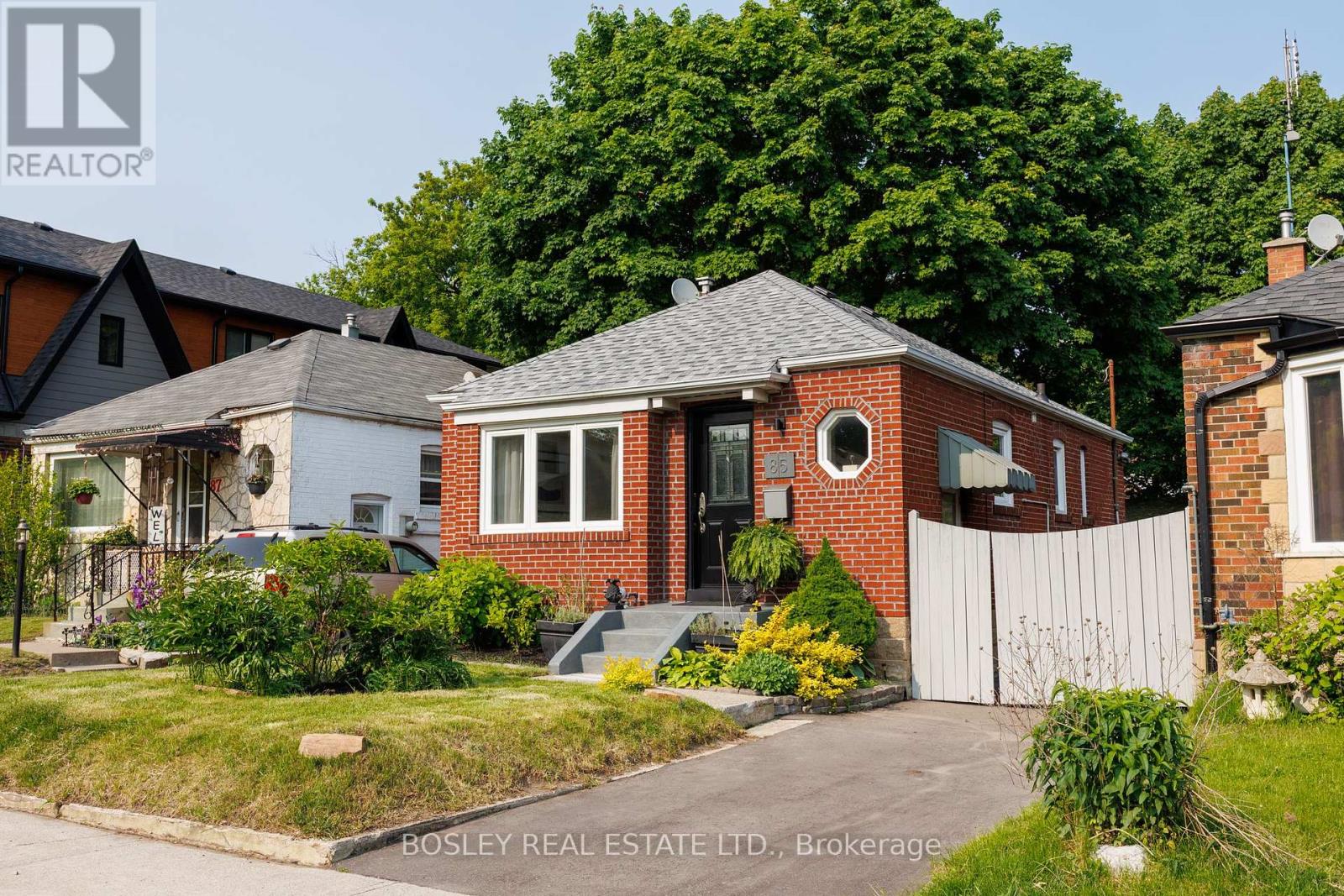 85 MANDERLEY DRIVE, Toronto, Ontario