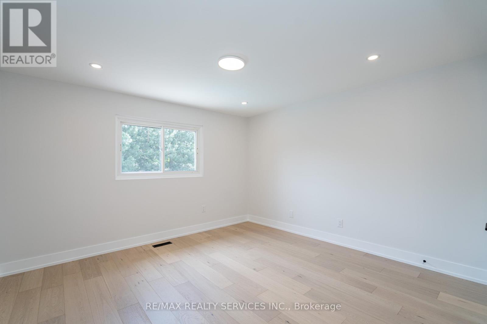 2296 Devon Road, Oakville, Ontario  L6J 5R4 - Photo 17 - W12187569