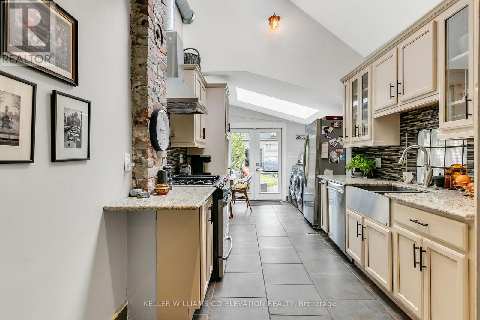74 Garden Avenue, Toronto, Ontario  M6R 1H7 - Photo 11 - W12195071