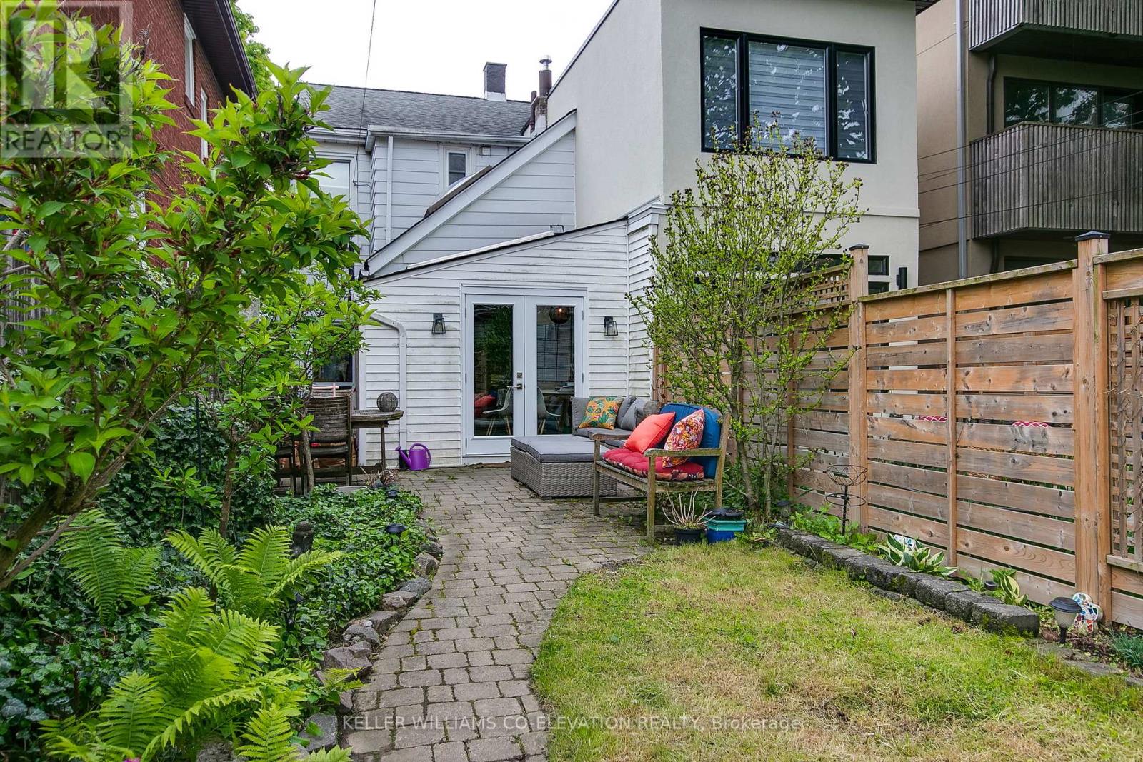 74 Garden Avenue, Toronto, Ontario  M6R 1H7 - Photo 31 - W12195071